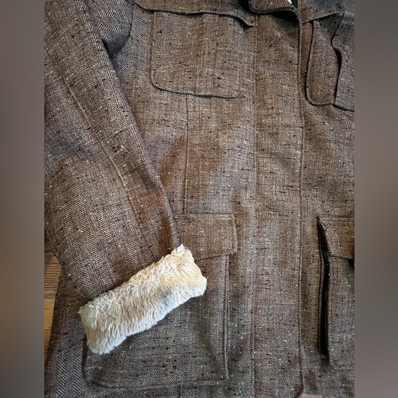 Like New! Woolrich Fur Lined Winter/Ski Jacket - Picture 6 of 6